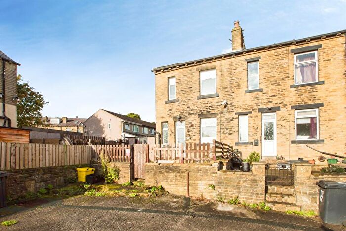 2 Bedroom End Of Terrace House For Sale In Carlisle Street, Halifax, HX2