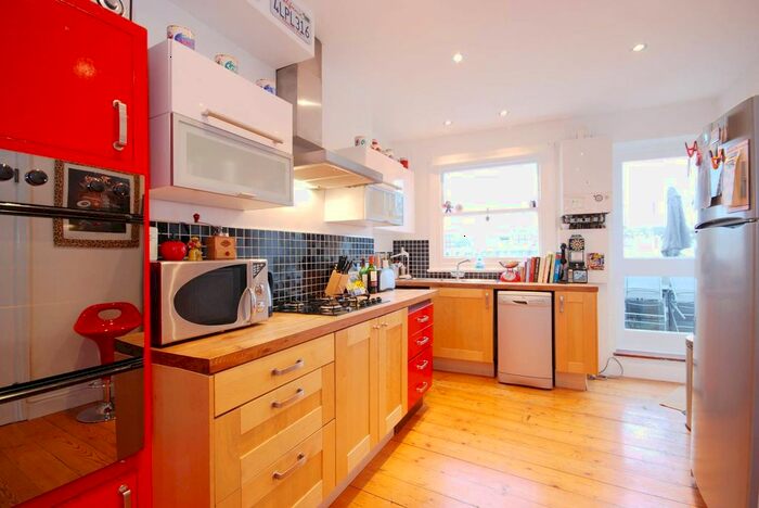 2 Bedroom Flat To Rent In Crogsland Road, Chalk Farm, London, NW1