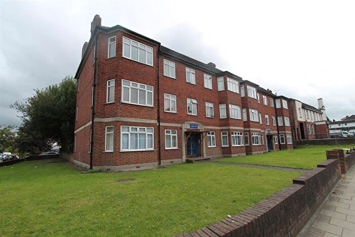 2 Bedroom Block Of Flats To Rent In Royal Court, Court Road, London, SE9