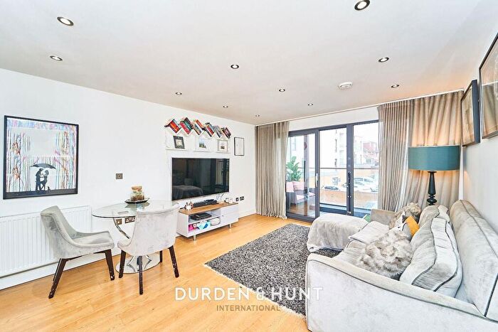 2 Bedroom Apartment For Sale In The Broadway, Loughton, IG10