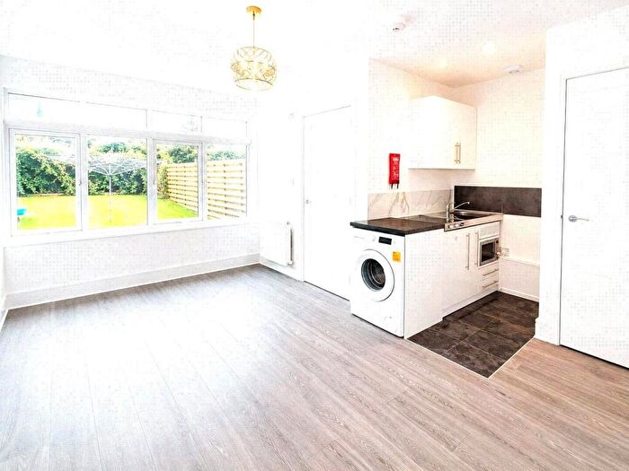Apartment To Rent In Elizabeth Way, Harlow, Essex, CM19