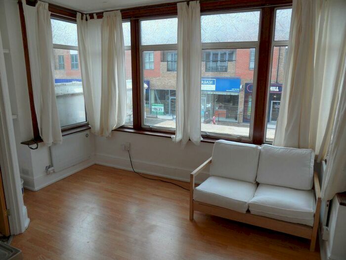 Studio To Rent In Newly Refurbished Studio Flat, Woodford Green, IG8