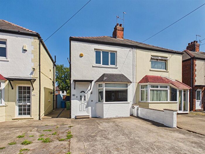 2 Bedroom Semi-detached House For Sale In Kingston Avenue, Hessle, HU13