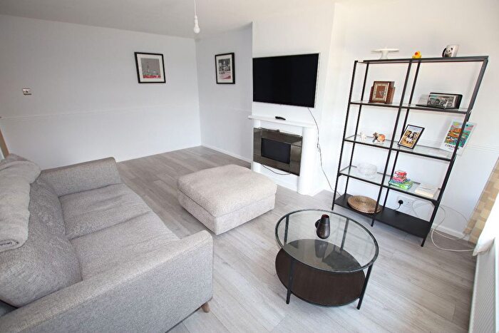 2 Bedroom Bungalow For Sale In Linden Drive, Clacton On Sea, CO15