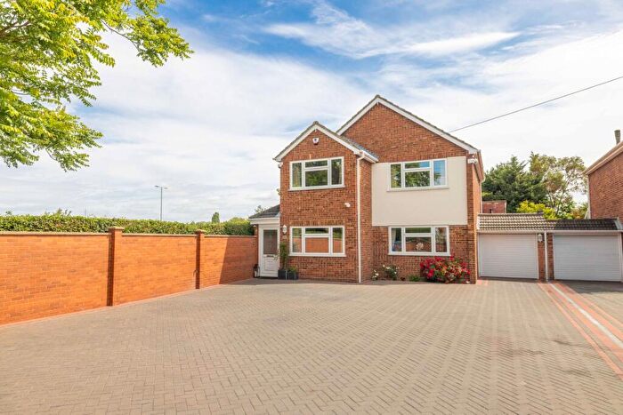 5 Bedroom Detached House For Sale In Slough Road, Datchet, SL3