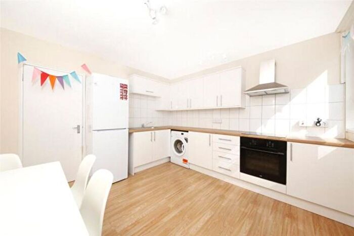 3 Bedroom Flat To Rent In Kestrel House, Pickard Street, EC1V