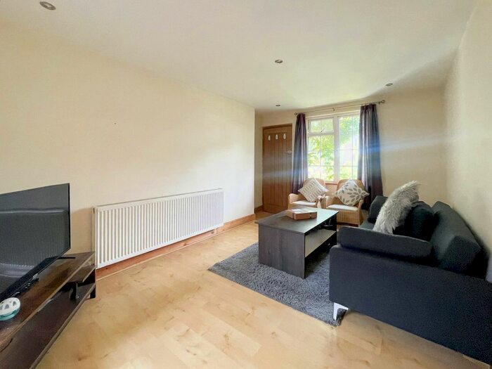 1 Bedroom Flat To Rent In Harefield Road, Uxbridge, UB8