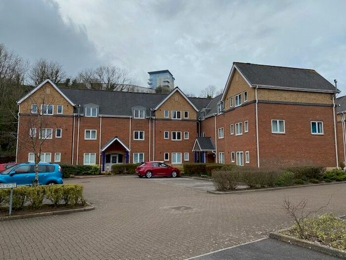 2 Bedroom Flat To Rent In The Landings, Penarth, CF64