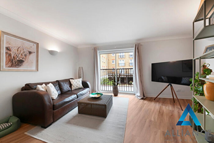 1 Bedroom Apartment For Sale In Lockview Court, Narrow Street, Limehouse, London, E14