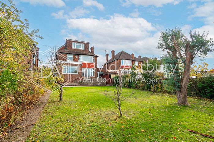 3 Bedroom Flat To Rent In Langland Gardens, NW3