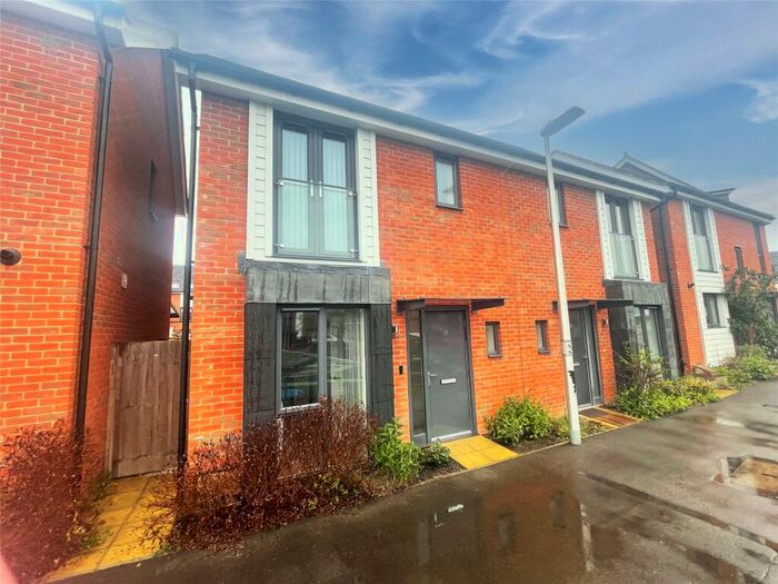 3 Bedroom Semi-Detached House To Rent In Robert Parker Road, Reading, Berkshire, RG1