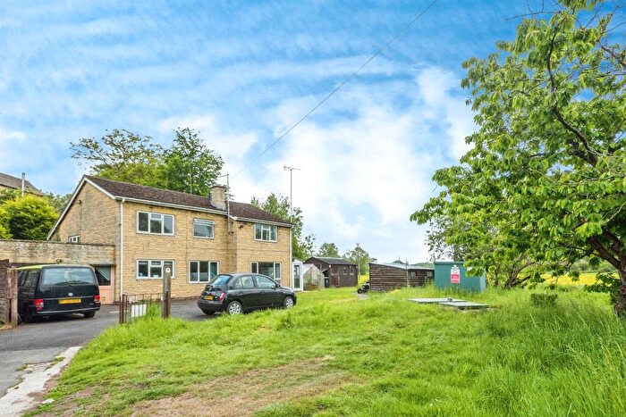 3 Bedroom Semi-Detached House For Sale In The Fordways, Crawley, Witney, OX29