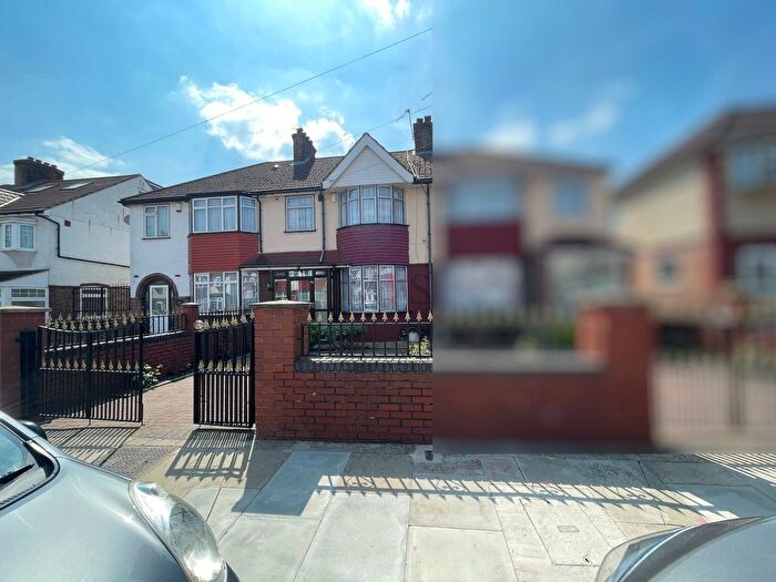 3 Bedroom Terraced House For Sale In Masefield Avenue, Southall, UB1