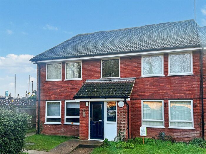 2 Bedroom Flat For Sale In Byron Crescent, Bedford, MK40