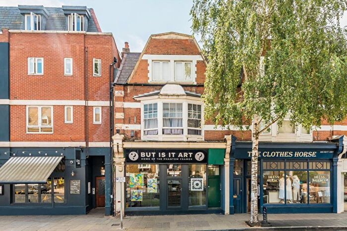 2 Bedroom Flat To Rent In High Street, Teddington, TW11