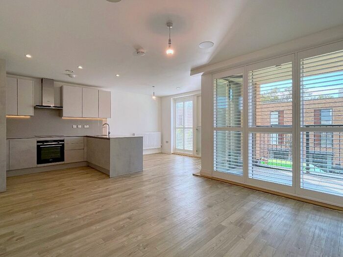 2 Bedroom Flat To Rent In Flat, Vermont House, Quayle Crescent, London, N20