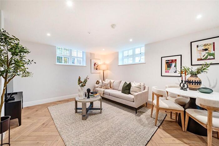 1 Bedroom Apartment For Sale In The Courtyard, West Street, Farnham, GU9