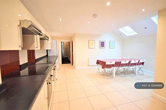 10 Bedroom Terraced House To Rent In Richmond Road, Cardiff, CF24