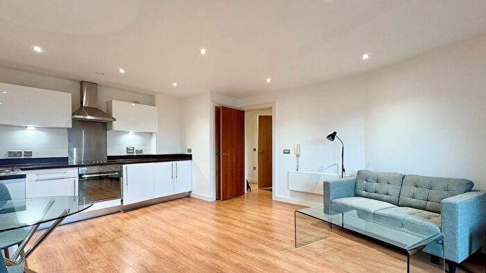 1 Bedroom Flat To Rent In Gotts Road, Leeds, LS12