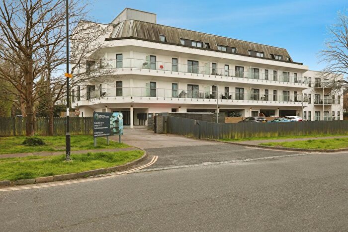 2 Bedroom Flat For Sale In Russell Way, Crawley, RH10