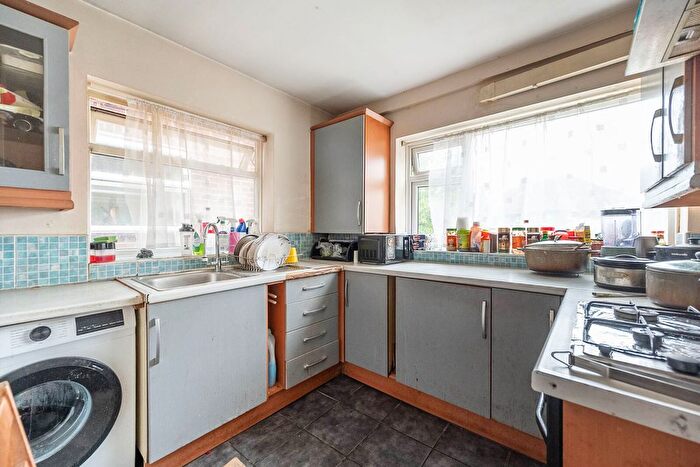 2 Bedroom Maisonette For Sale In Marlborough Hill, Harrow, HA1