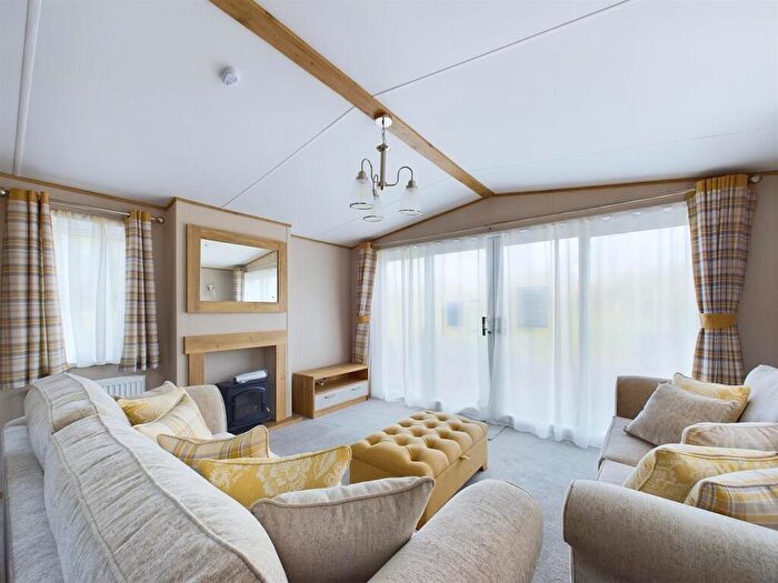 2 Bedroom Chalet For Sale In Woodthorpe Leisure Park, Woodthorpe, Alford, LN13
