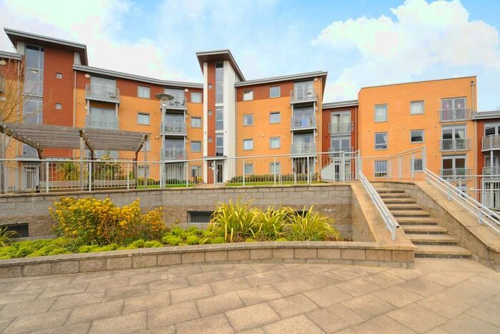 2 Bedroom Flat To Rent In Kelvin Gate, Bracknell, RG12