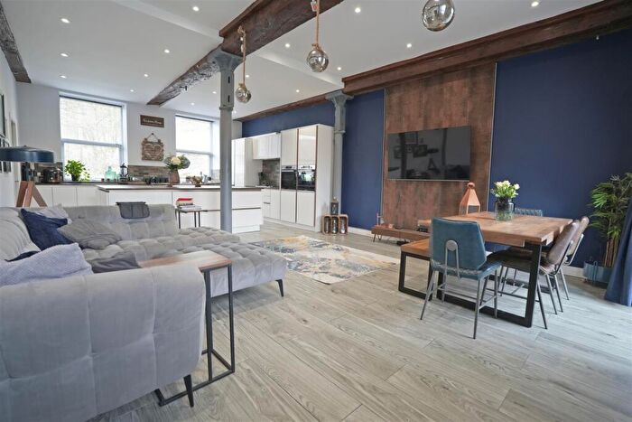 6 Bedroom Town House For Sale In Gate Head Lane, Greetland, Halifax, HX4
