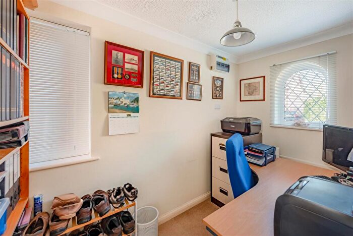 4 Bedroom Detached House For Sale In Millers Gate, Horsham, RH12