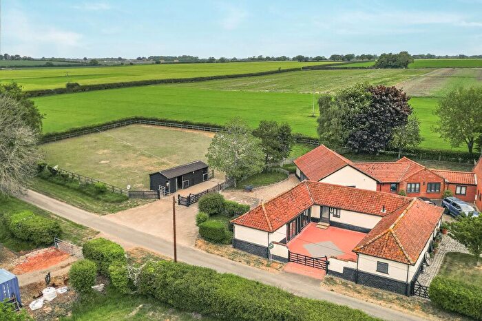 2 Bedroom Barn Conversion For Sale In Chain Free In Rockland All Saints, Attleborough, NR17