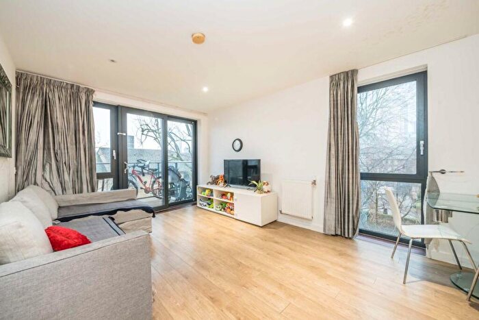 2 Bedroom Flat To Rent In Upper North Street, Poplar, E14