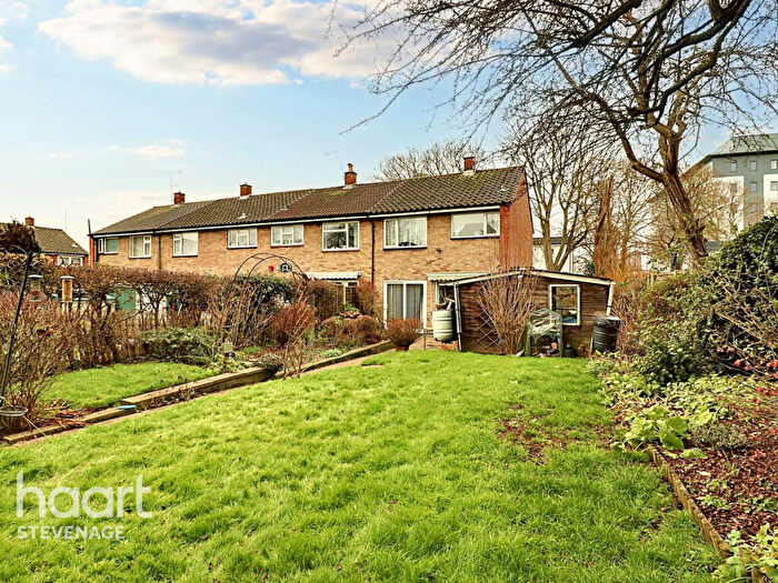 2 Bedroom End Of Terrace House For Sale In Penn Road, Stevenage, SG1