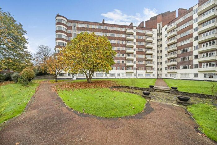 2 Bedroom Flat For Sale In Hornsey Lane, Highgate, London, N6