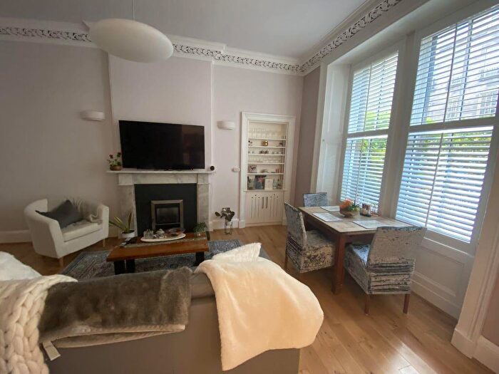 2 Bedroom Flat To Rent In T Montague Street, Edinburgh, EH8