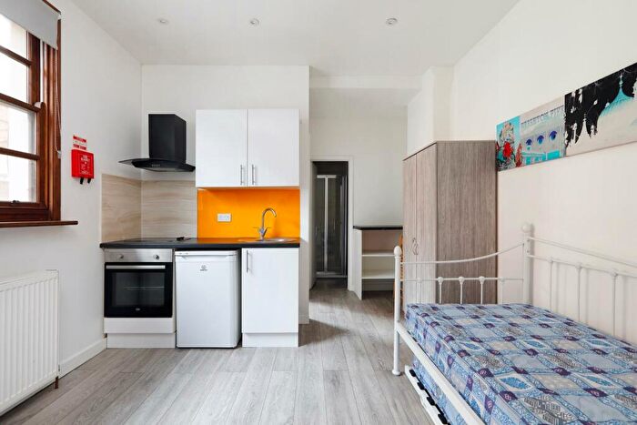 Flat To Rent In St James Street, Brighton, BN2