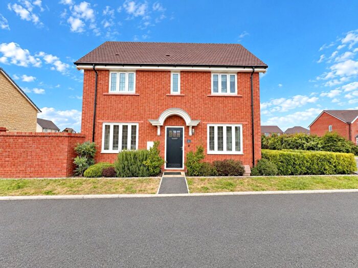 3 Bedroom Detached House For Sale In Lovage Lane, Melksham, SN12