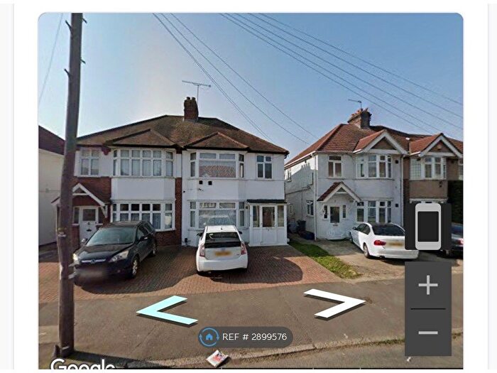 2 Bedroom Flat To Rent In Dene Avenue, Hounslow, TW3