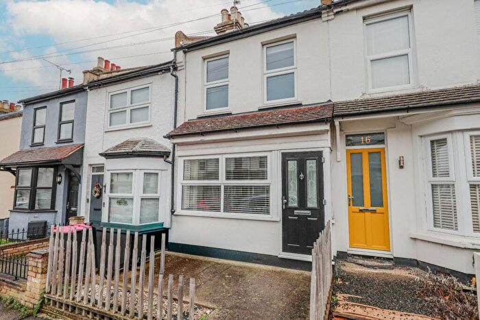 2 Bedroom Terraced House For Sale In Leighville Grove, Leigh-On-Sea, SS9