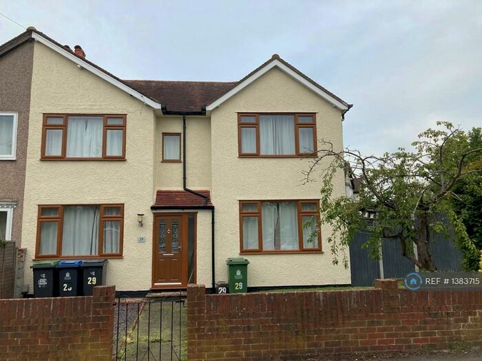 4 Bedroom Terraced House To Rent In Ashby Avenue, Chessington, KT9