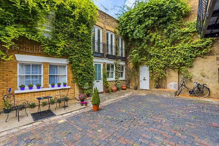 2 Bedroom Mews To Rent In Moreton Terrace Mews South, London, SW1V