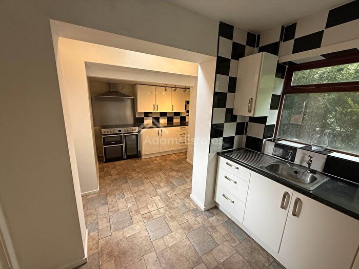 3 Bedroom Semi-Detached House To Rent In Bank View, Dewsbury, WF12