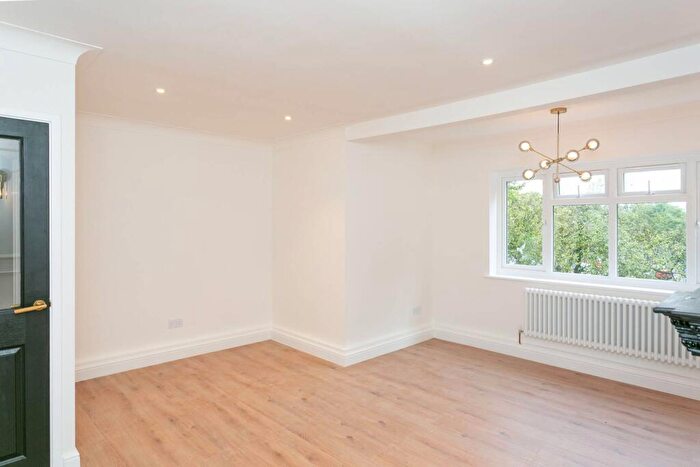 2 Bedroom Flat To Rent In Merrion Avenue, Stanmore, HA7