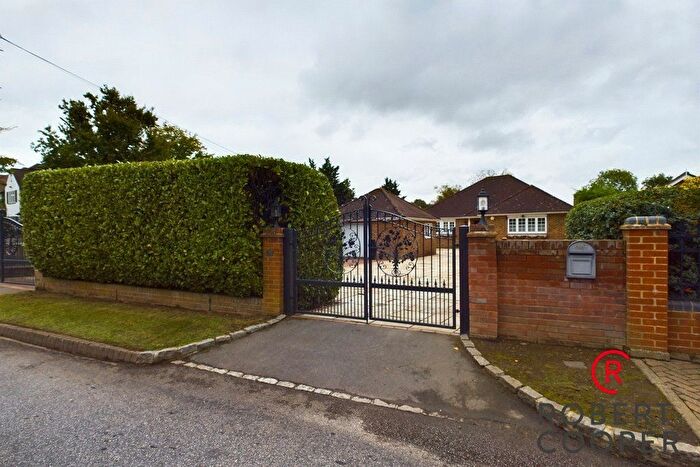 4 Bedroom Bungalow To Rent In The Drive, Ickenham, UB10