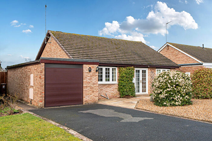 3 Bedroom Detached Bungalow For Sale In Cherrys Close, Bloxham, OX15
