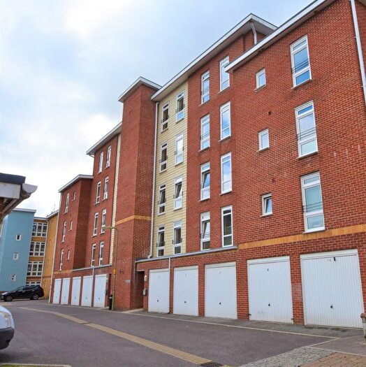 2 Bedroom Flat To Rent In Little Hackets, Leigh Park, Havant, Hants, PO9