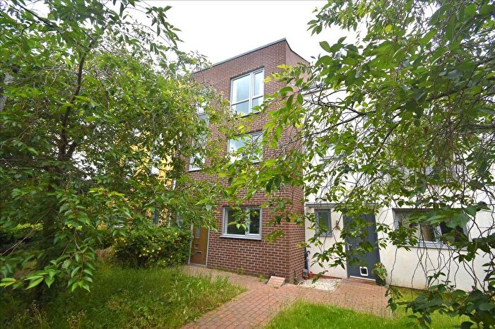 4 Bedroom Property To Rent In Vimy Drive, Dartford, DA1