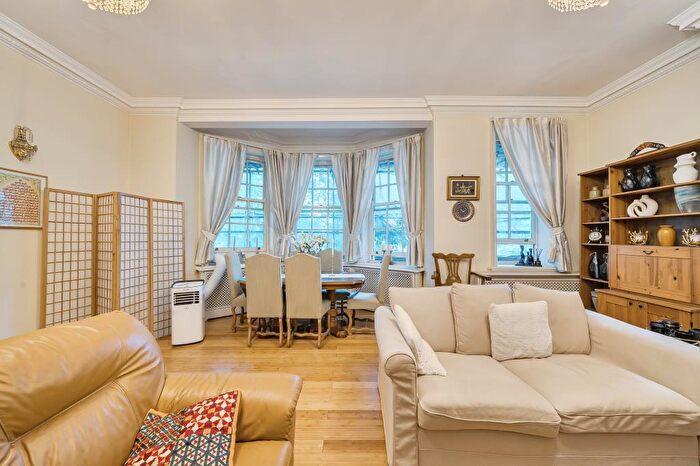 3 Bedroom Flat For Sale In Hanover Gate Mansions, London, NW1