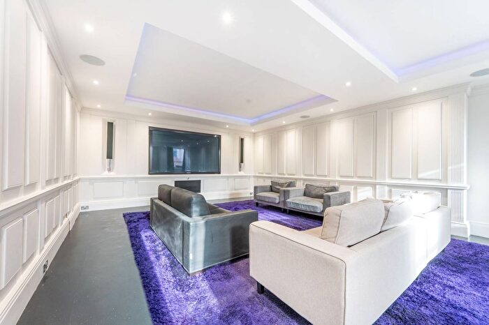 3 Bedroom Flat To Rent In Lancaster Gate, Lancaster Gate, London, W2