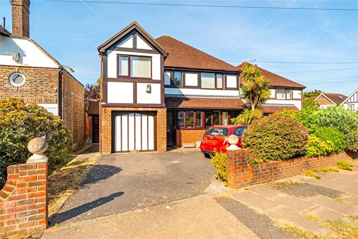 4 Bedroom Detached House For Sale In Claygate Lane, Esher, KT10