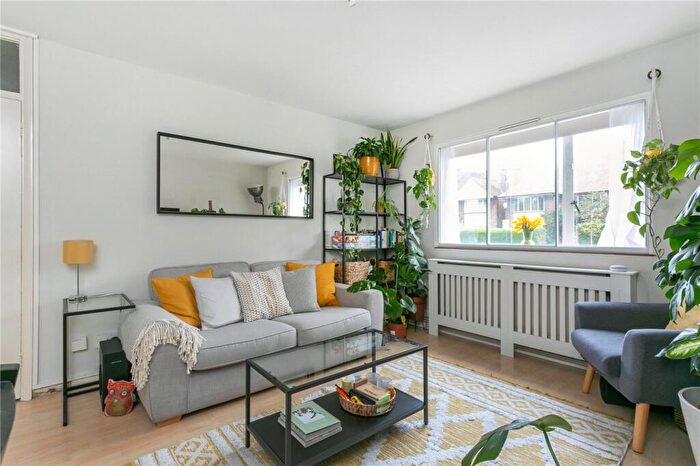 1 Bedroom Apartment For Sale In Escuan Lodge, Aberdeen Park, Highbury, London, N5